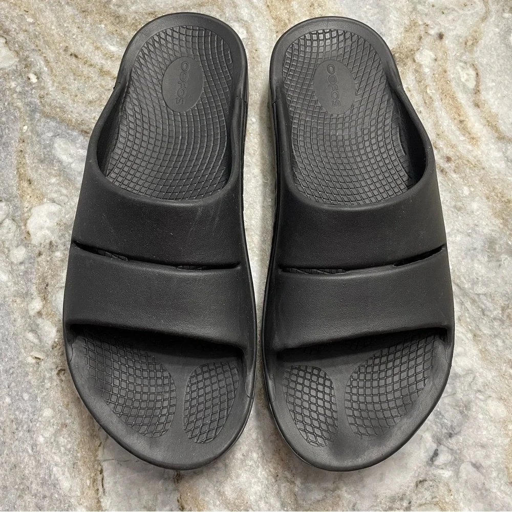 OOFOS OOahh Open Toe Slide Lightweight Recovery Footwear Sandal Black M13  W15